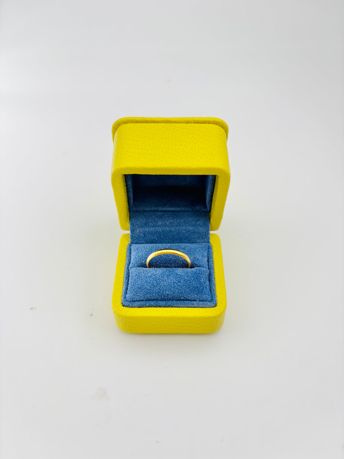MARIE-HÉLÈNE DE TAILLAC Wedding Band in Yellow gold
