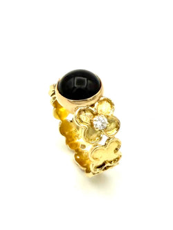 VAN CLEEF & ARPELS. Vintage ring in 18K yellow gold, Onyx, and Diamonds