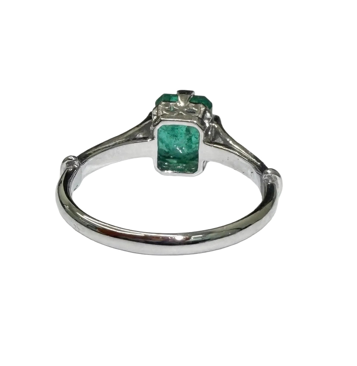 White Gold Solitaire Ring with Emerald and Diamonds