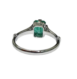 White Gold Solitaire Ring with Emerald and Diamonds