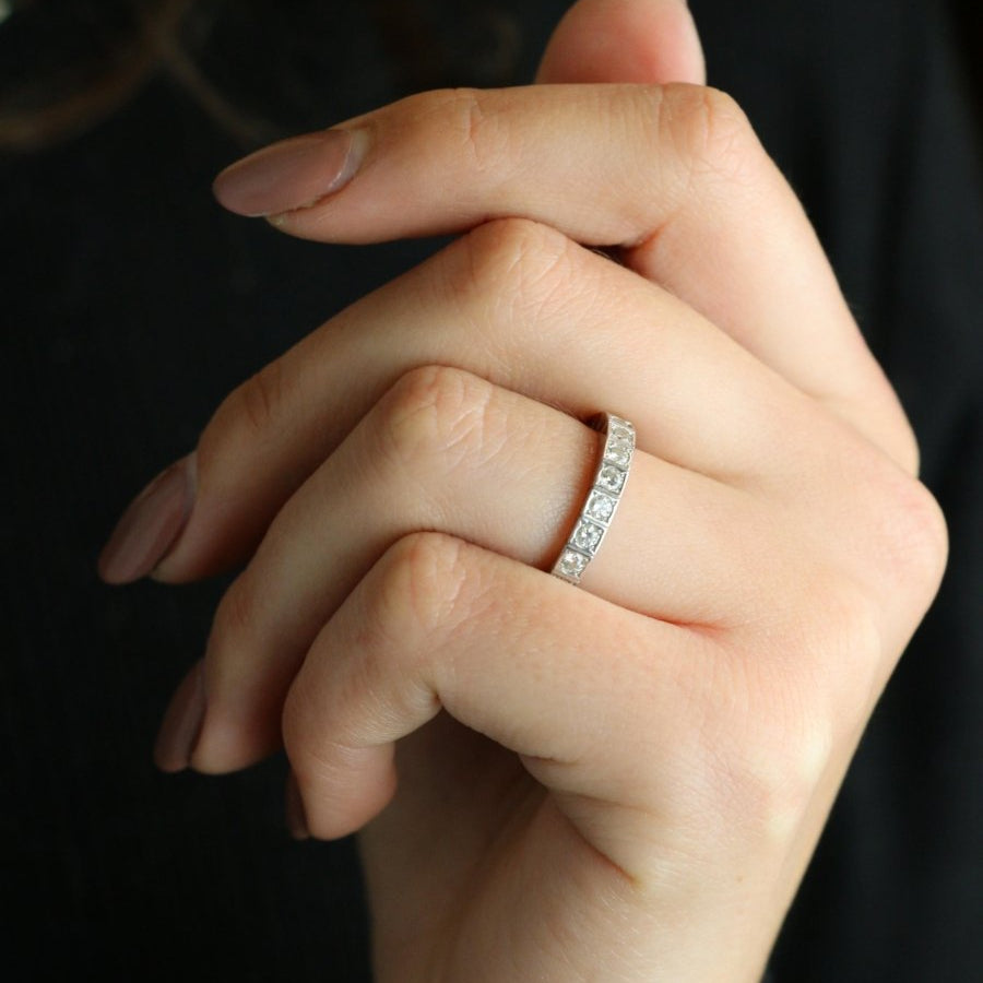 CARTIER Bague Lanière or blanc diamants - Castafiore