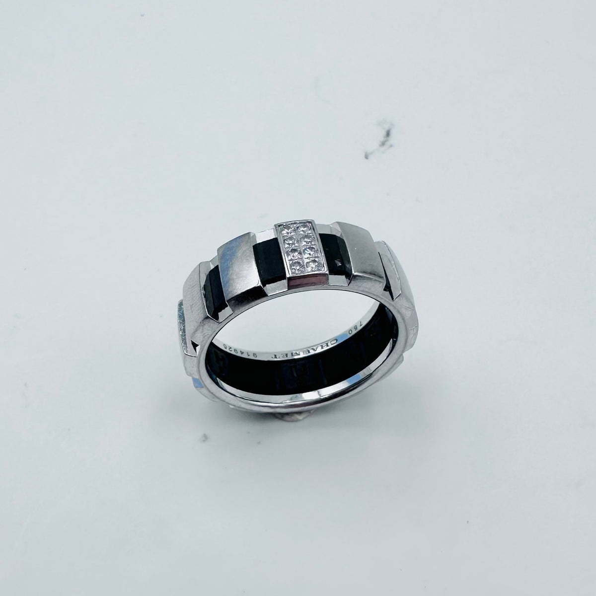 CHAUMET "Class One" Bandeau Ring in white gold, diamonds, and rubber