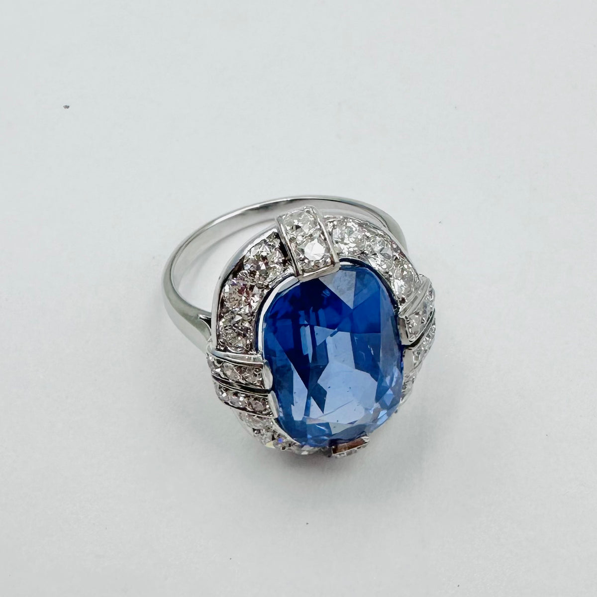Entourage Ring in platinum, sapphire, and diamonds