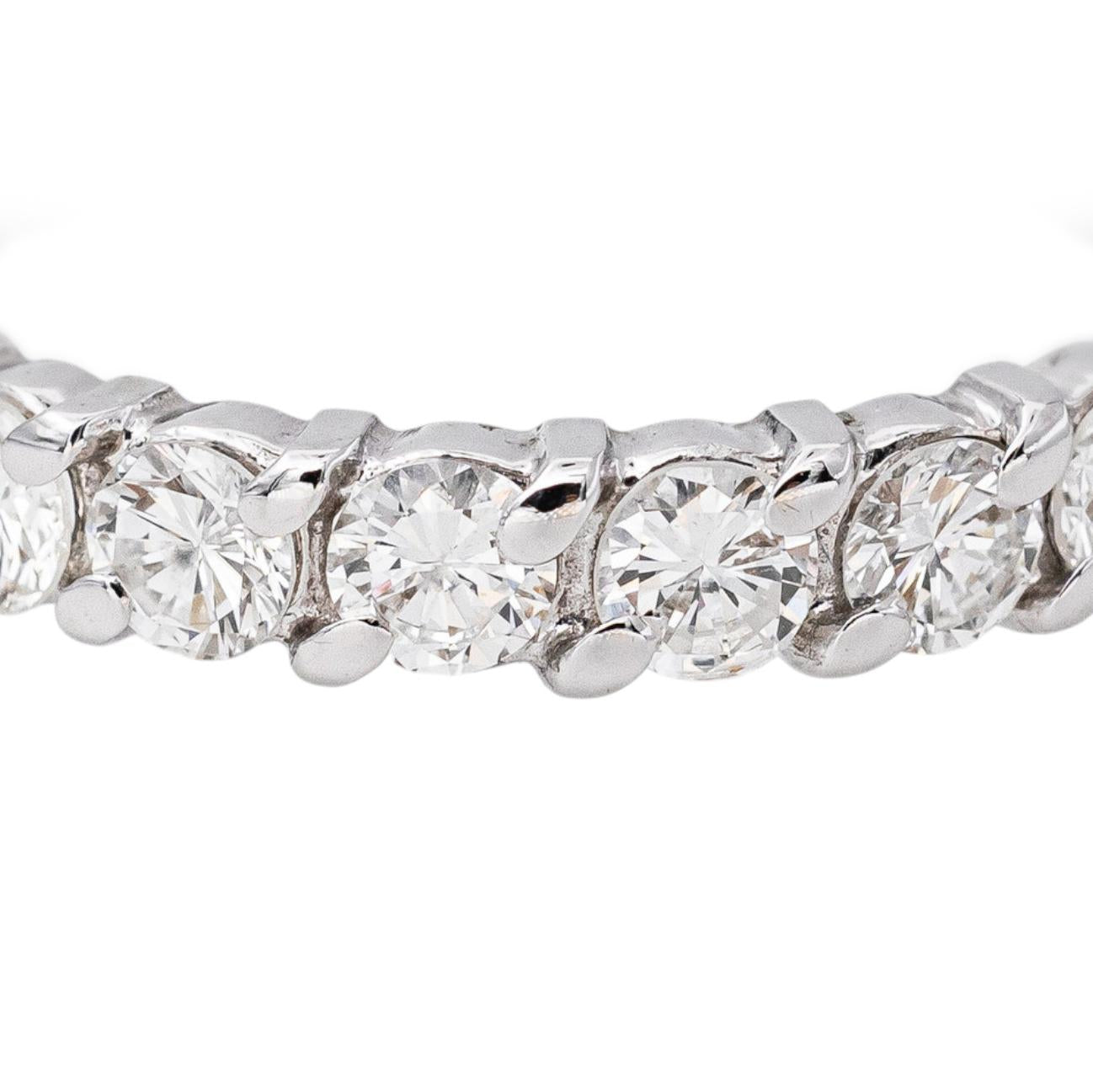 American-Style Wedding Band in White gold with Diamonds