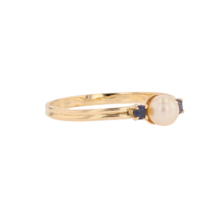 Trilogy Ring in yellow gold, pearl, and sapphires