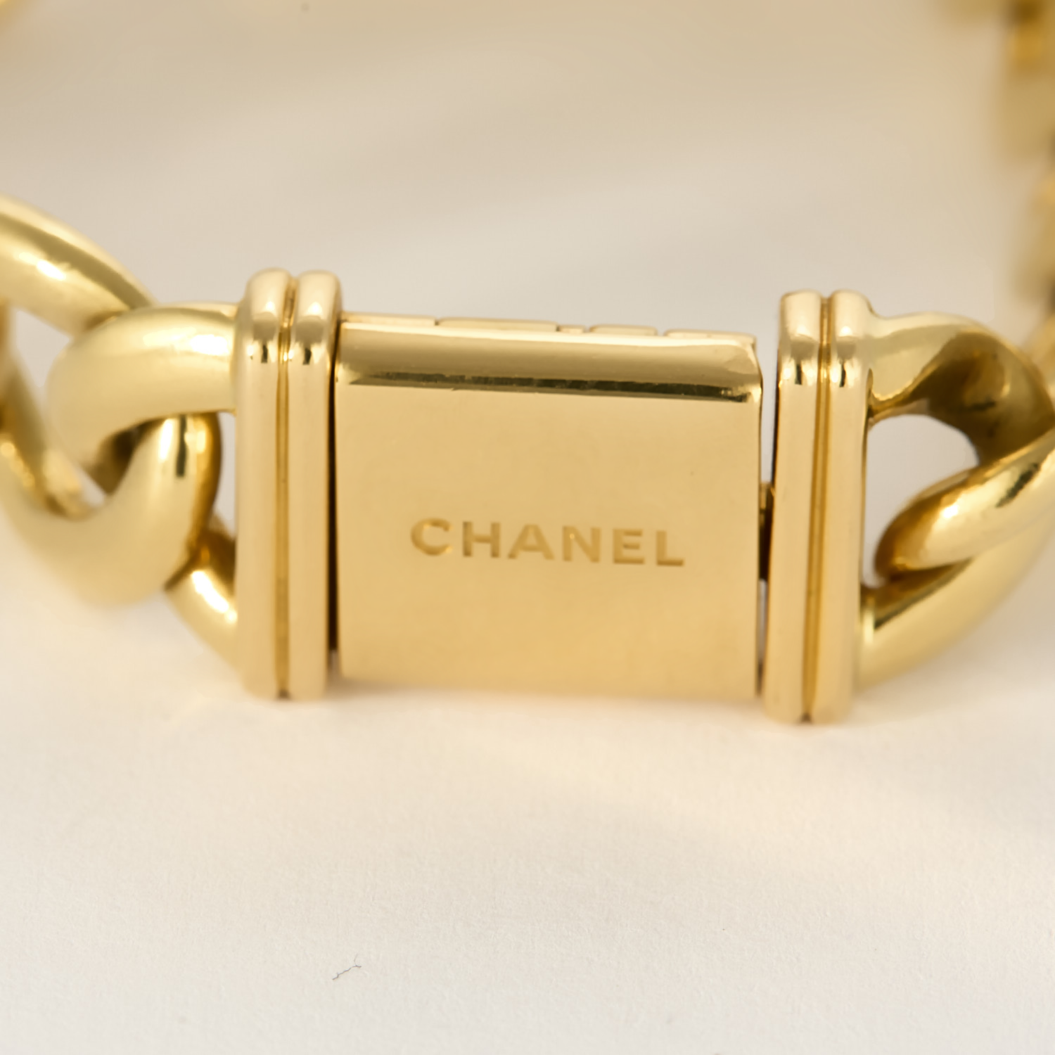 Watch CHANEL First Gourmette Chain in yellow gold