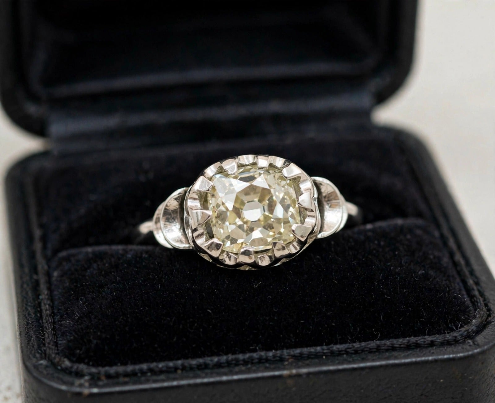 White Gold Solitaire Ring with Diamond