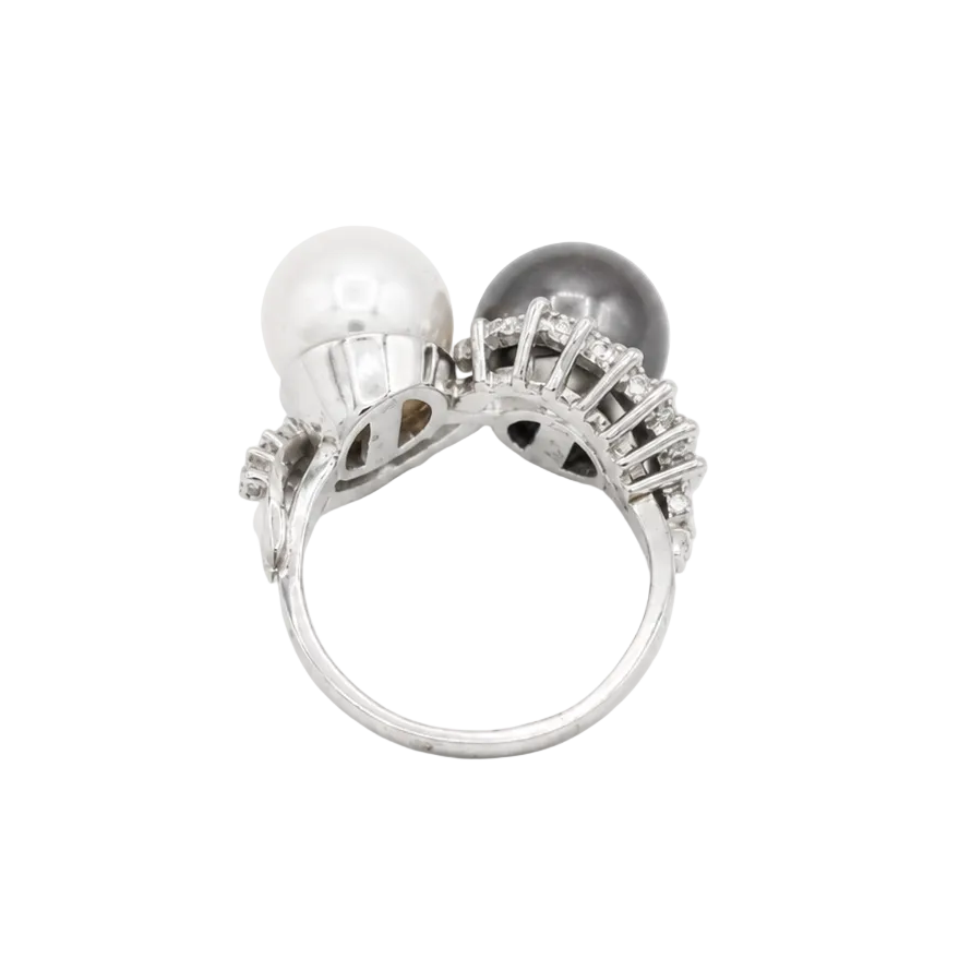 "Toi & Moi" Ring in White Gold, Pearls, and Diamonds