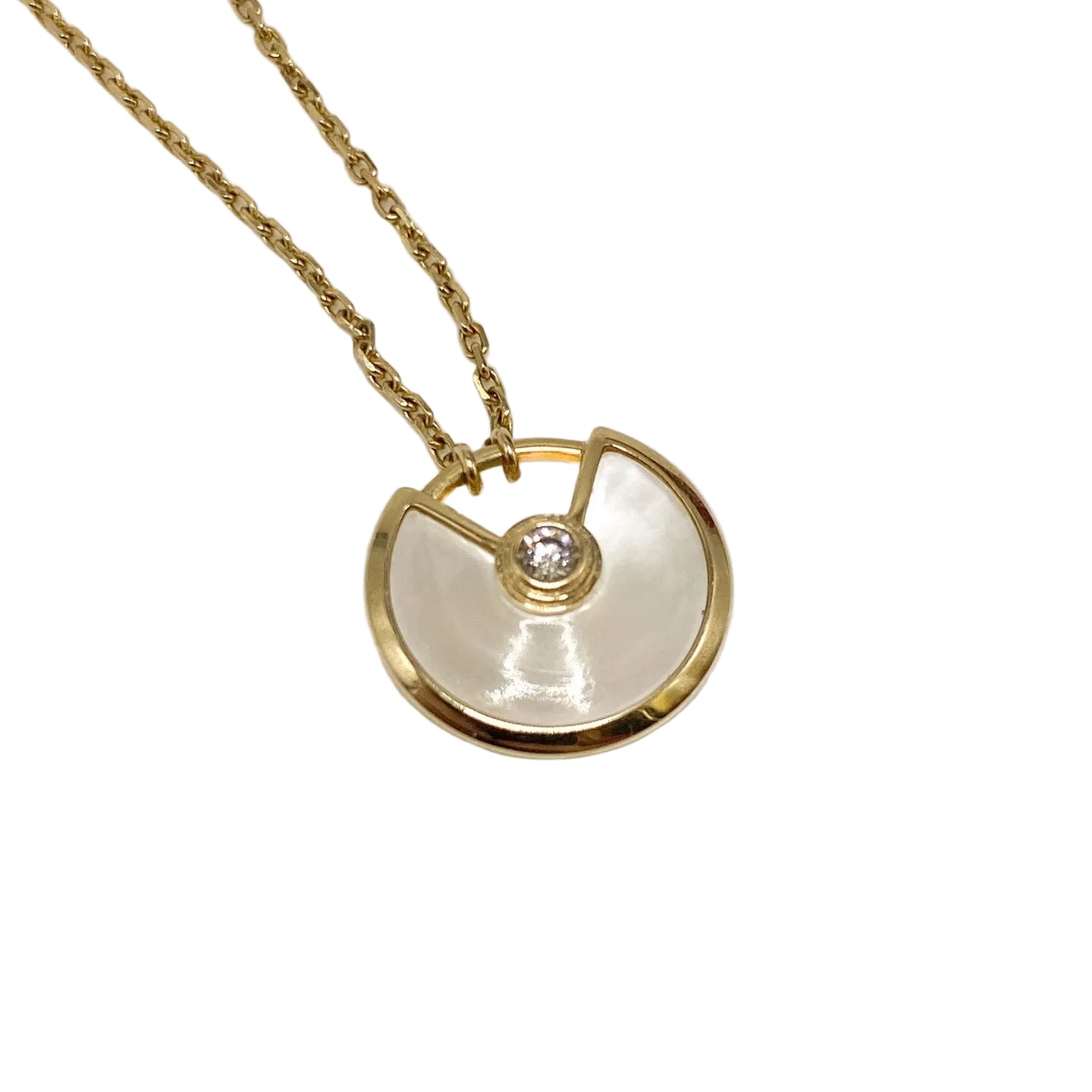 CARTIER "Amulette" Pendant Necklace in yellow gold, Mother-of-pearl, and diamonds