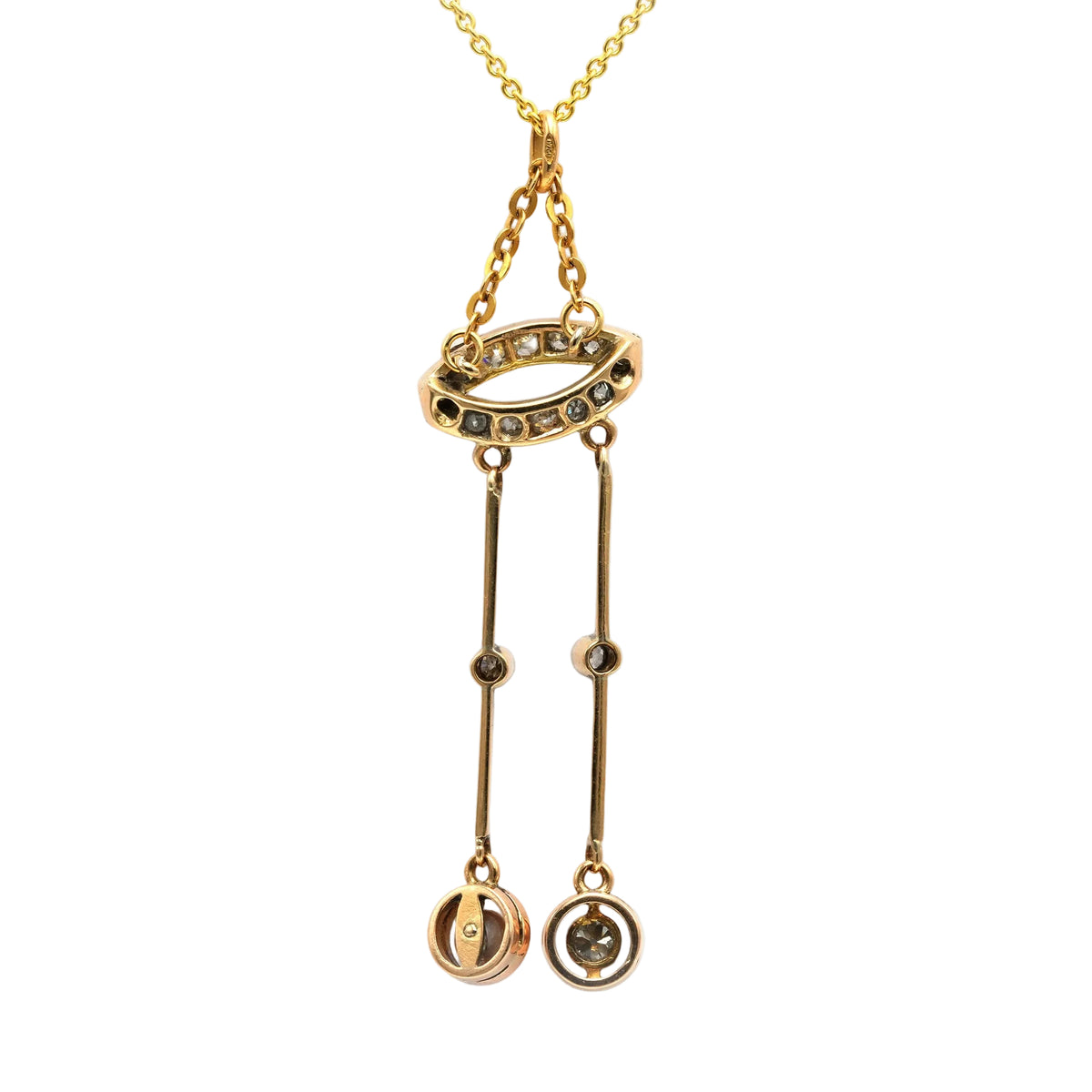 Pendentif en or jaune, perle et diamants