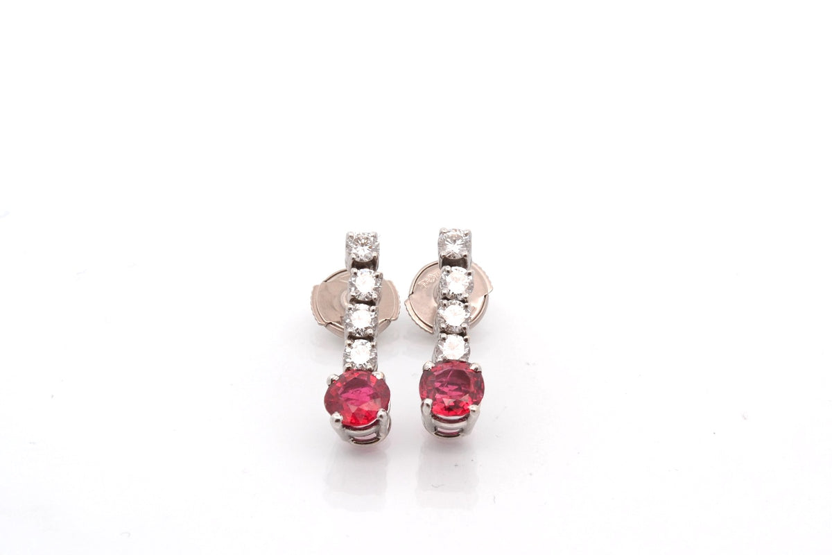 Boucles d'oreilles Pendantes en or, spinelles et diamants