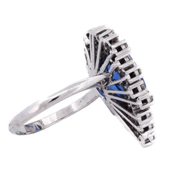 Entourage Ring in white gold, sapphire, and diamonds