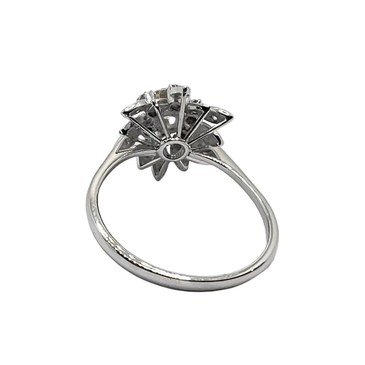 Marguerite Ring in White Gold and Diamonds