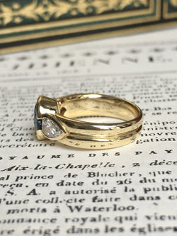 Trilogy ring in yellow gold, sapphire and diamonds