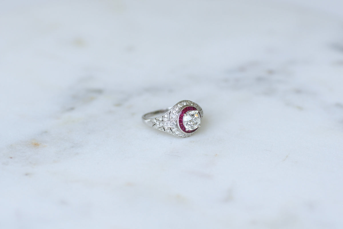 Bague Dôme en platine, rubis et diamants
