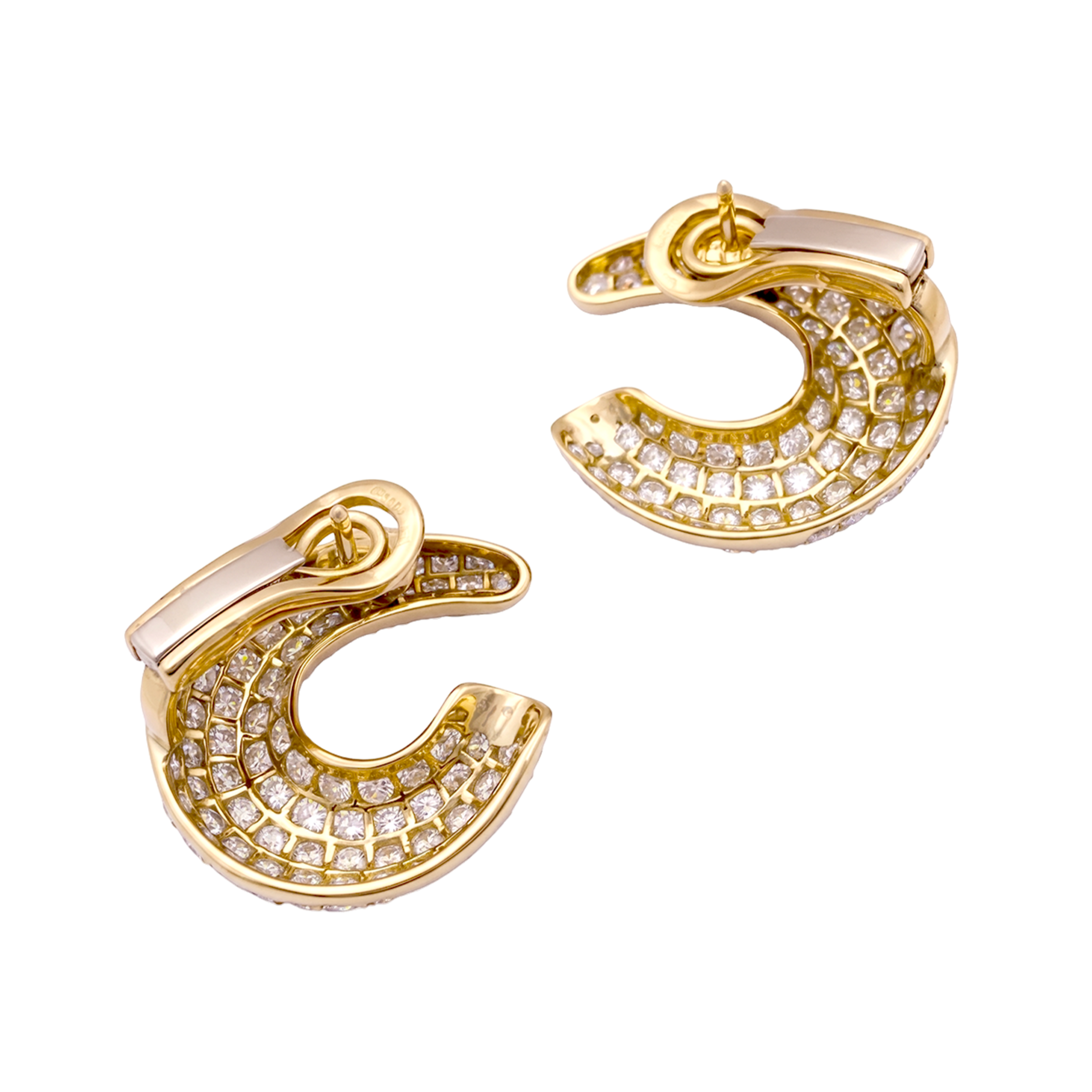 Boucles d'oreilles créoles en or jaune et diamants.