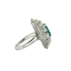 Entourage Ring in white gold, Emerald, and Diamonds