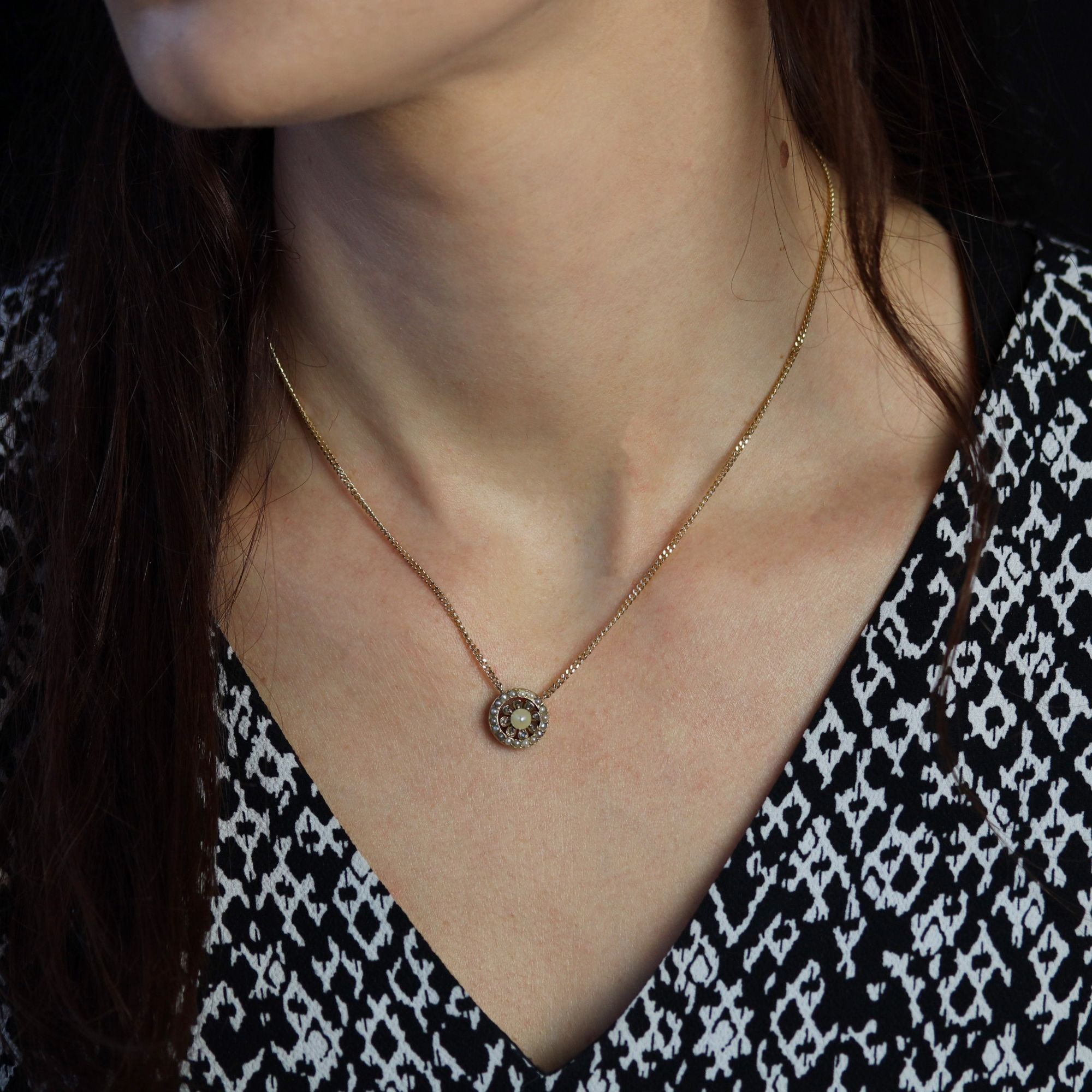 Gourmet link chain with antique pearl motif and diamonds