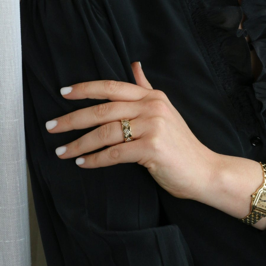 CHANEL Bague "Matelassé" vintage or jaune diamants - Castafiore