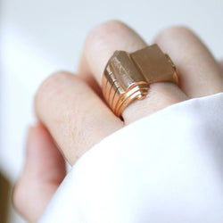 Chevalière Tank en or rose - Castafiore