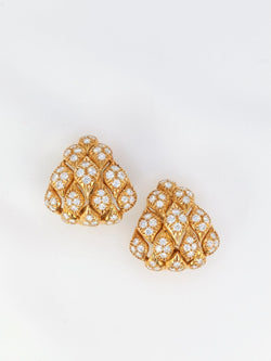 Clips d’oreilles pommes de pins en or et diamants, 1970 - Castafiore