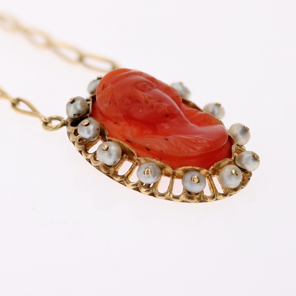 Collier ANCIEN Camée maille cheval en or jaune corail et perles fines - Castafiore