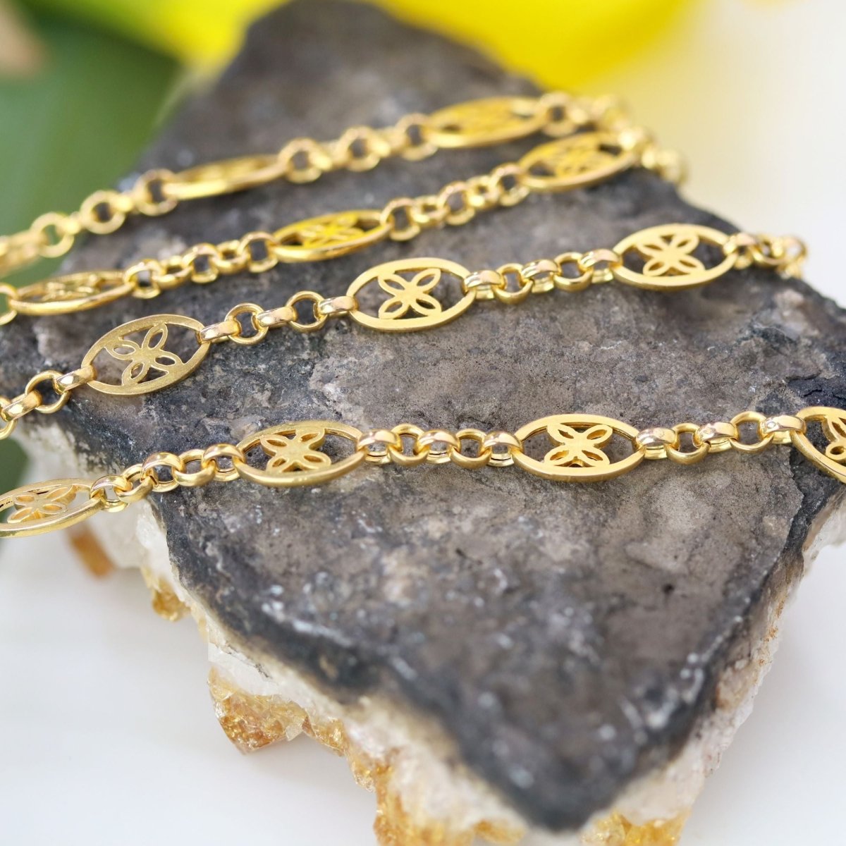 Old chain yellow gold openwork patterns