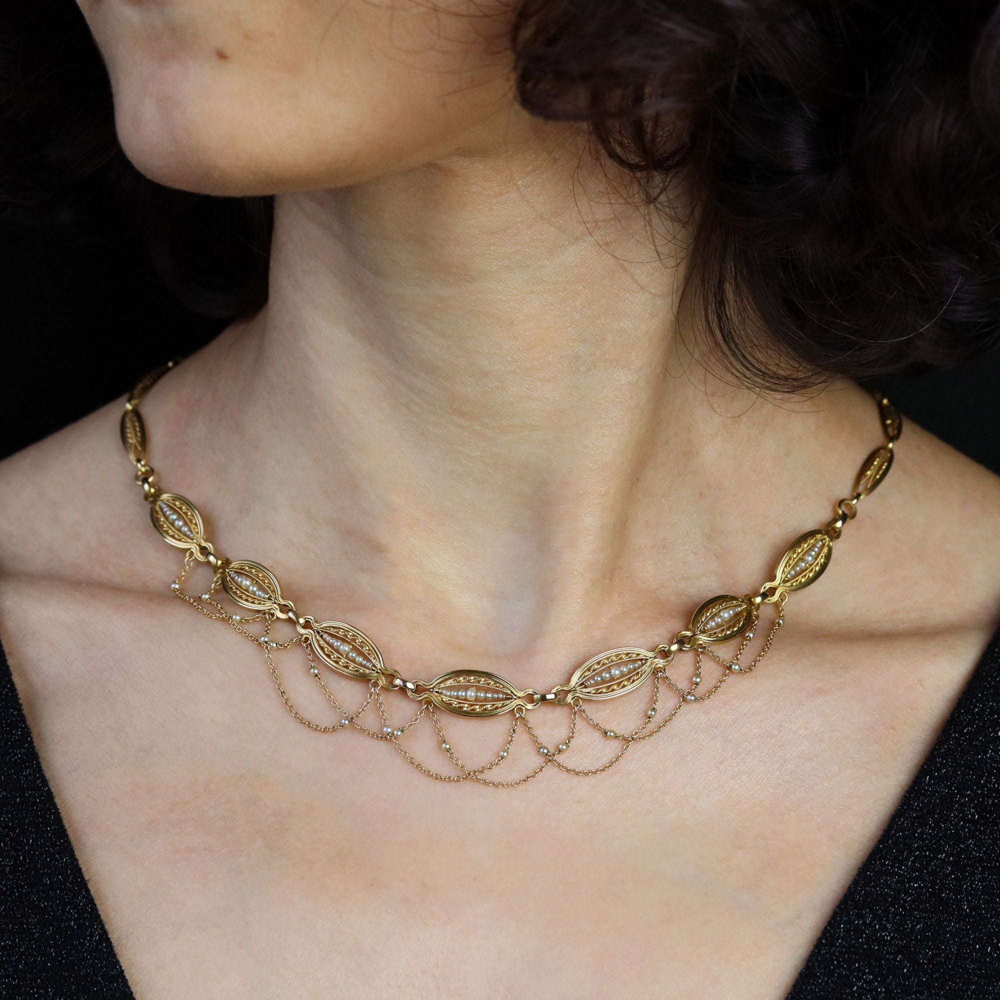 Collier ancien perles fines or jaune en draperie