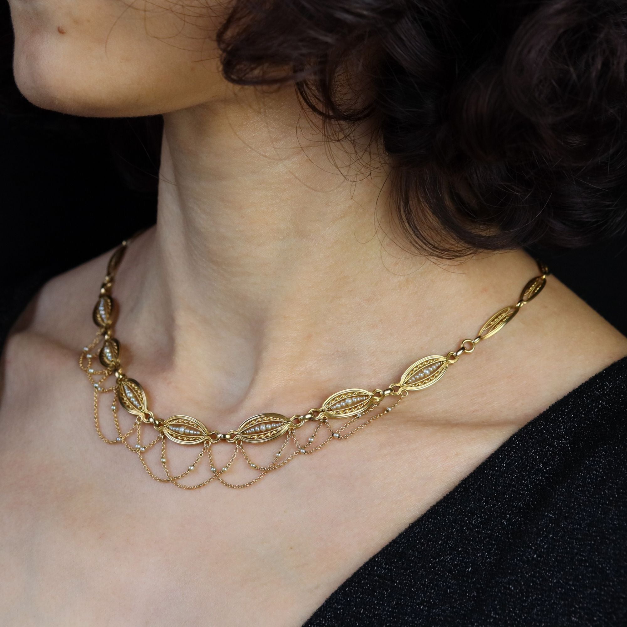 Collier ancien perles fines or jaune en draperie