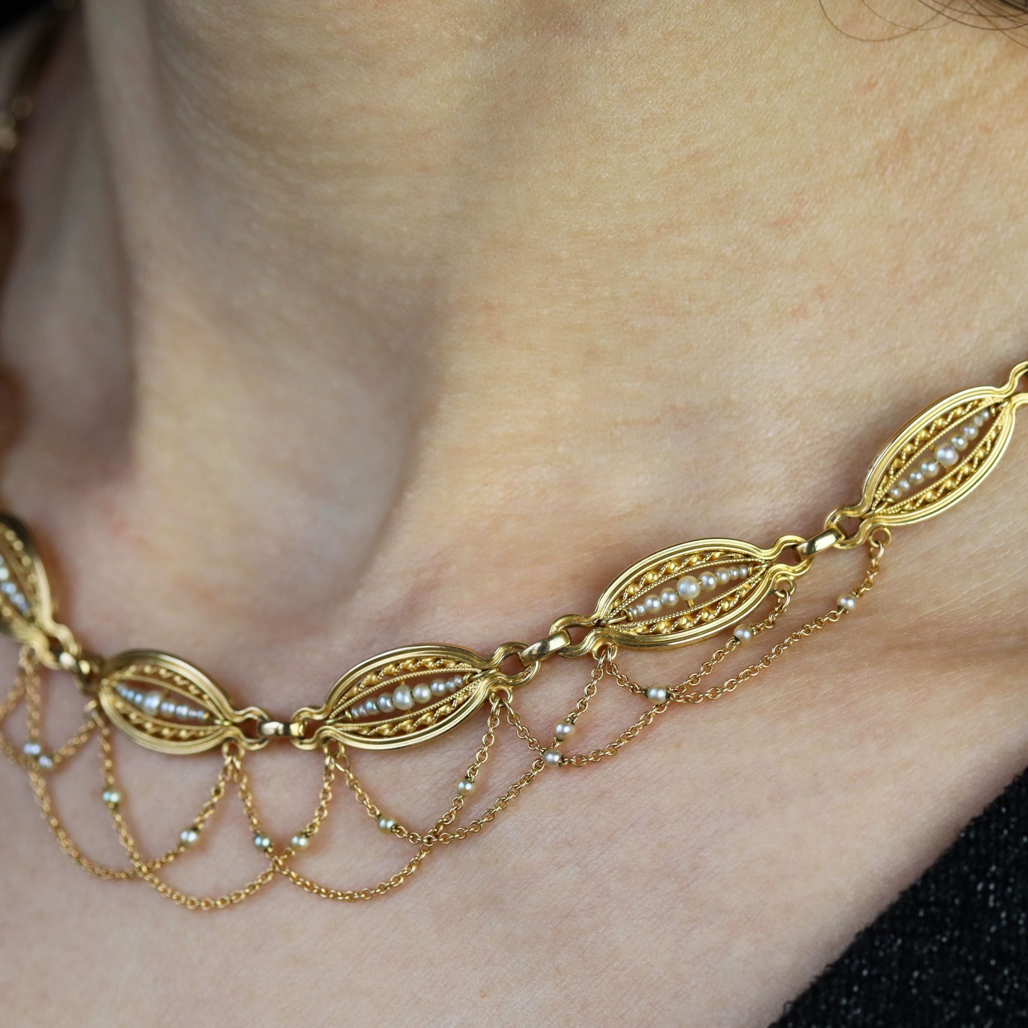 Collier ancien perles fines or jaune en draperie