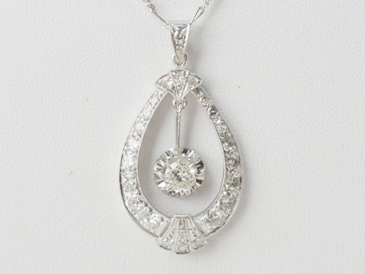 Collier Art déco en or blanc et diamants - Castafiore