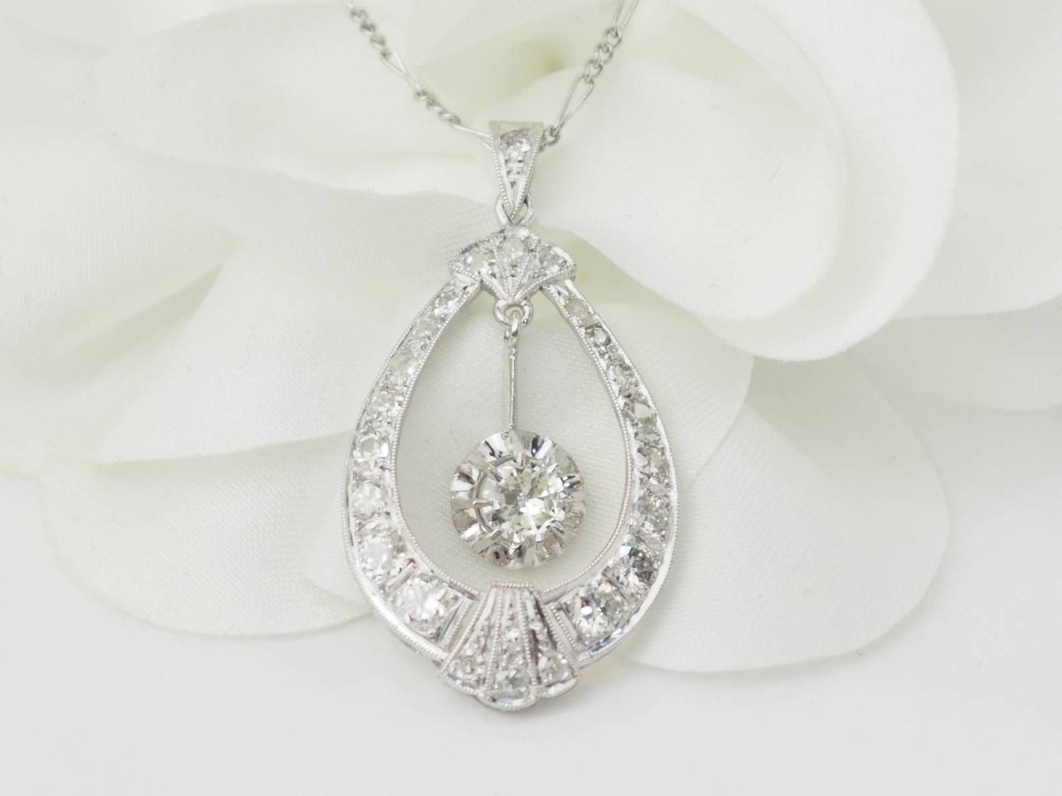 Collier Art déco en or blanc et diamants - Castafiore