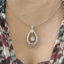 Collier Art déco en or blanc et diamants - Castafiore