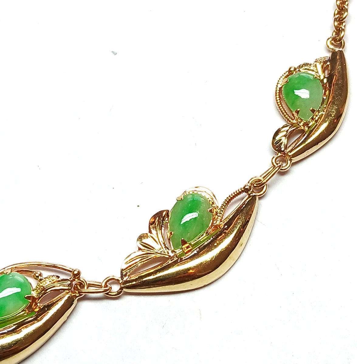Collier Asie du sud - est en or jaune et jade - Castafiore