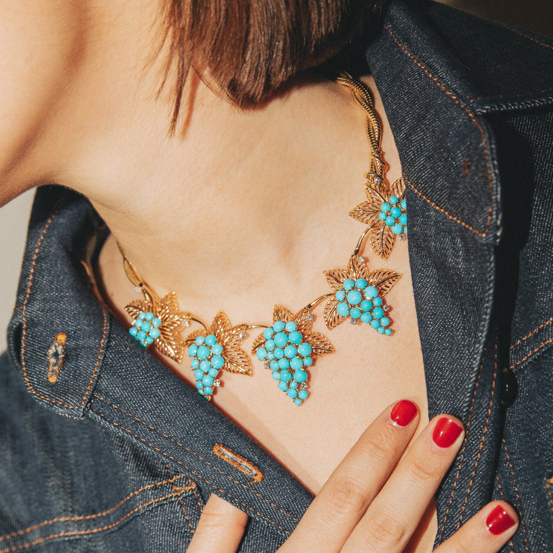 Collier BOUCHERON tubogas en or jaune et turquoises