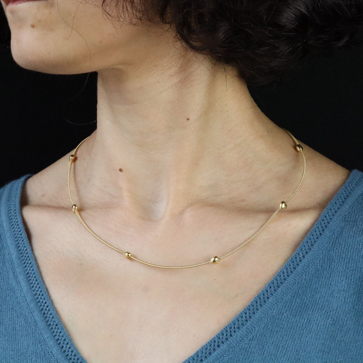 Necklace yellow gold cable and its little golden hearts