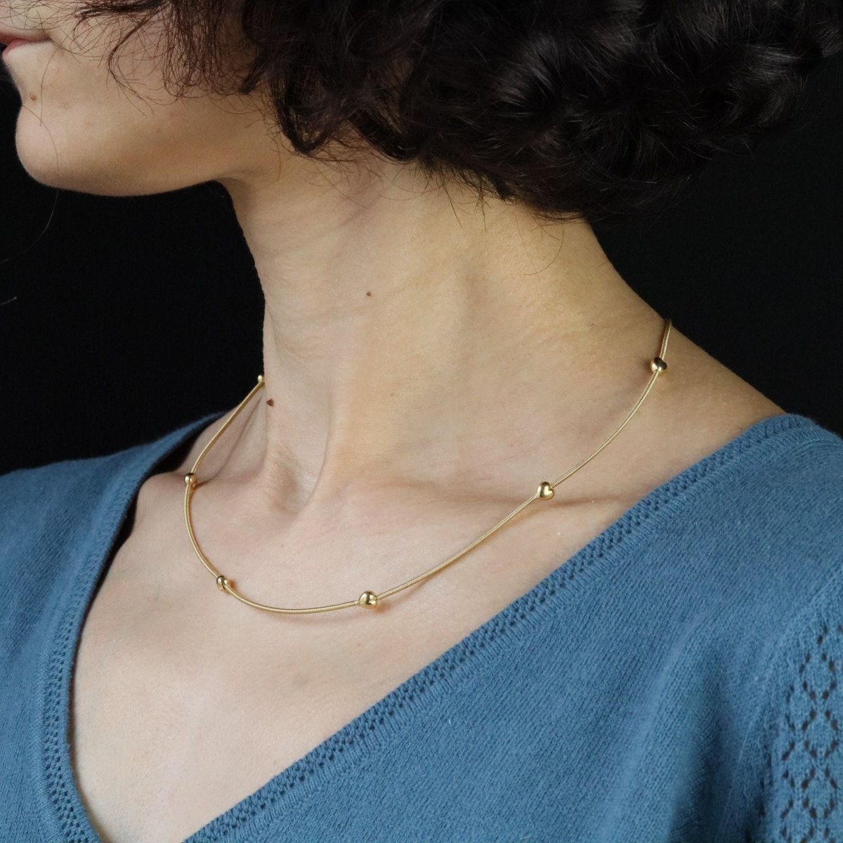 Necklace yellow gold cable and its little golden hearts