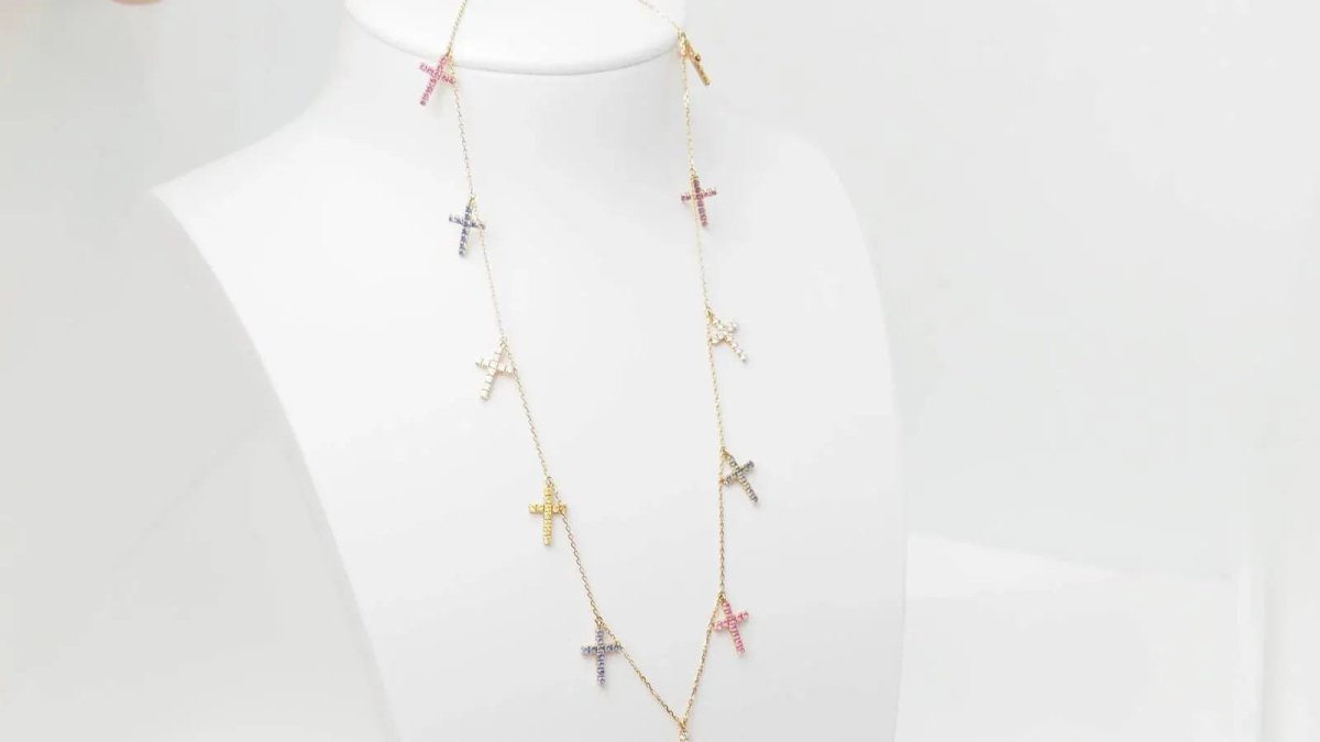 Collier Cartier 11 Croix en or rose, diamants et saphirs de couleurs - Castafiore