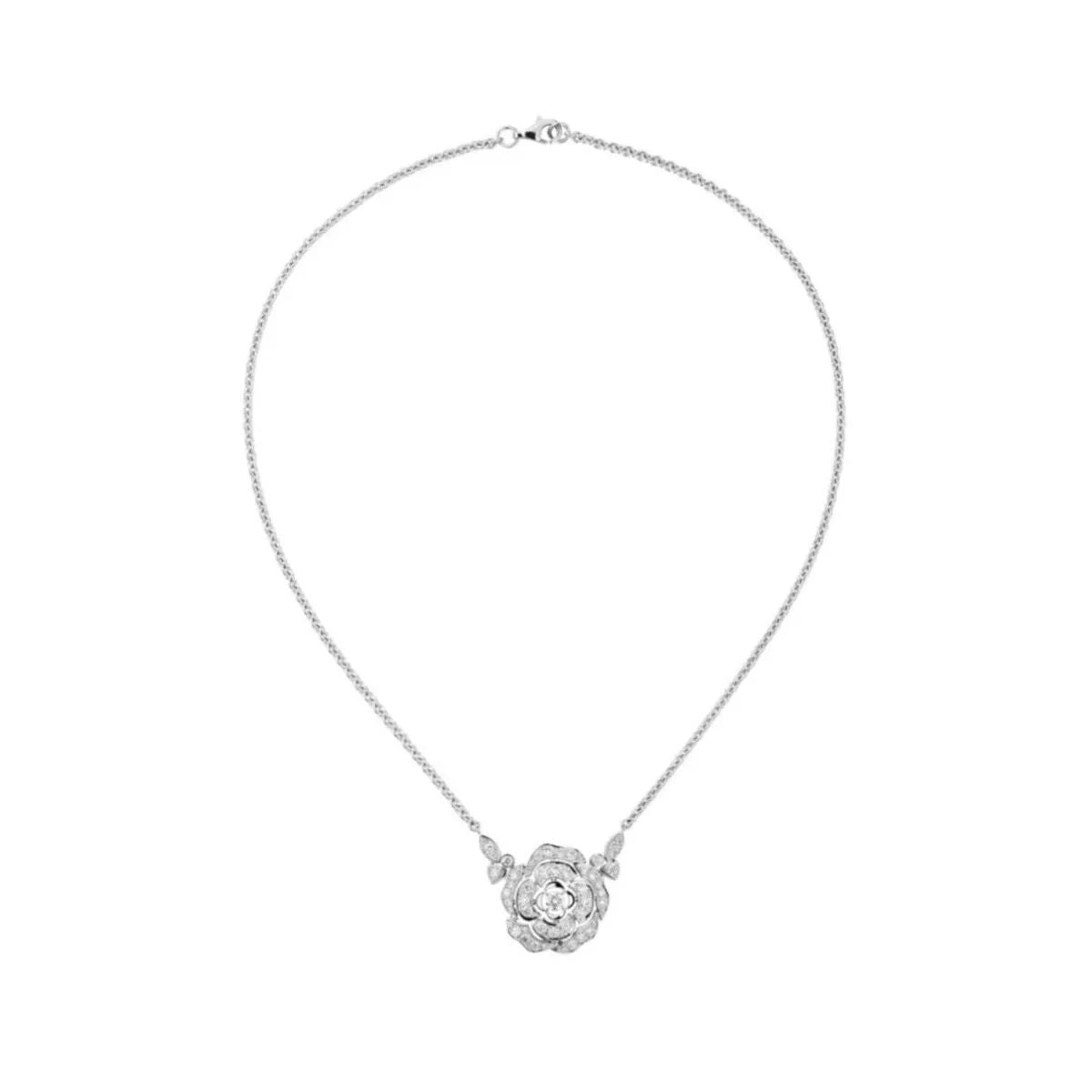 Collier Chanel Bouton de Camélia Grand Modèle Diamants Or Gris 18 Carats - Castafiore