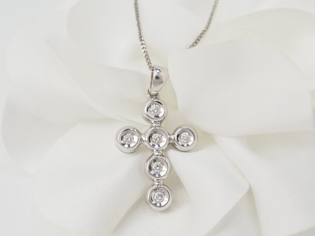 collier croix en or blanc et diamants - Castafiore