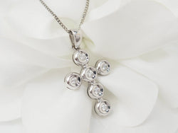 collier croix en or blanc et diamants - Castafiore