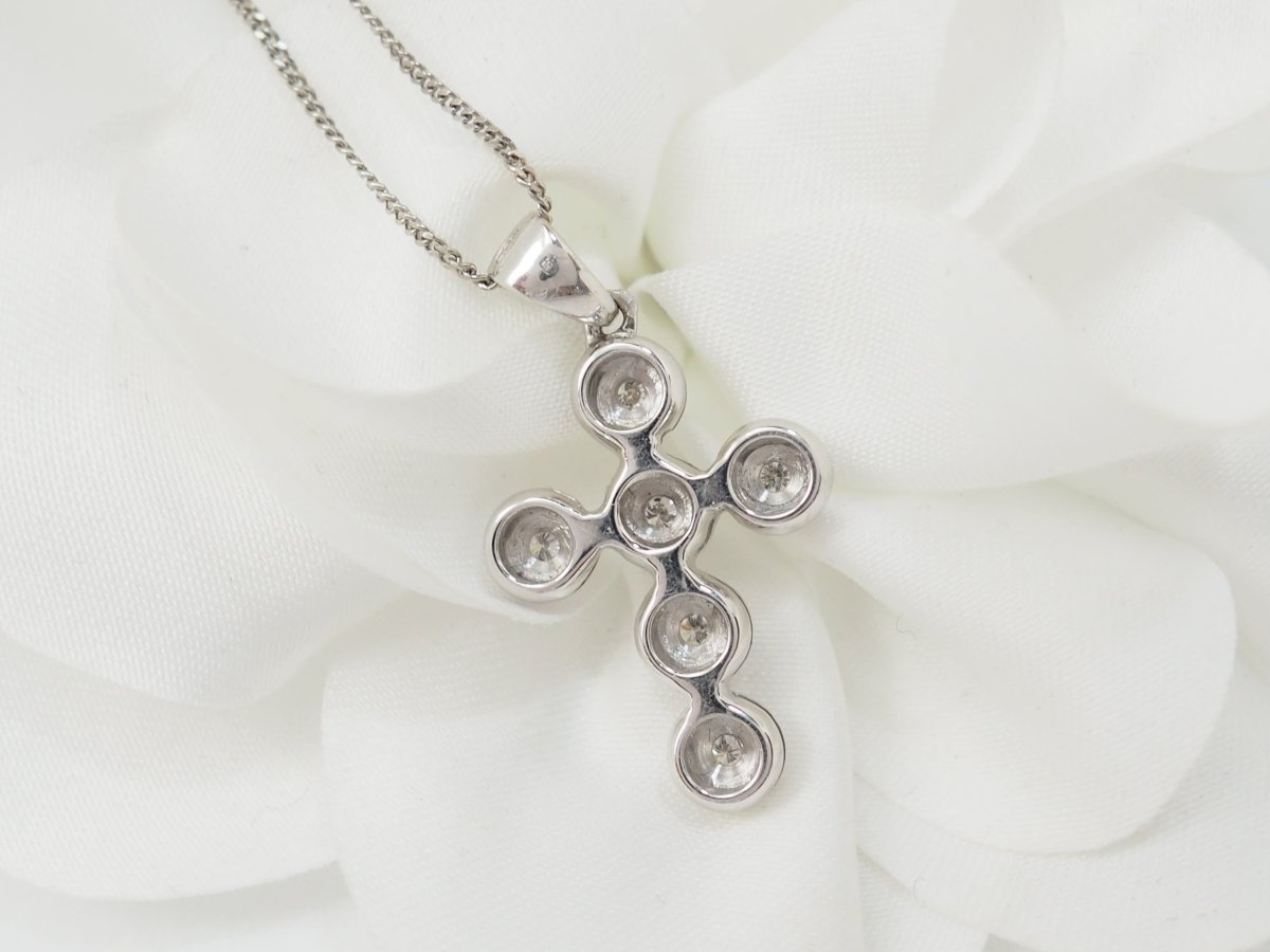 collier croix en or blanc et diamants - Castafiore