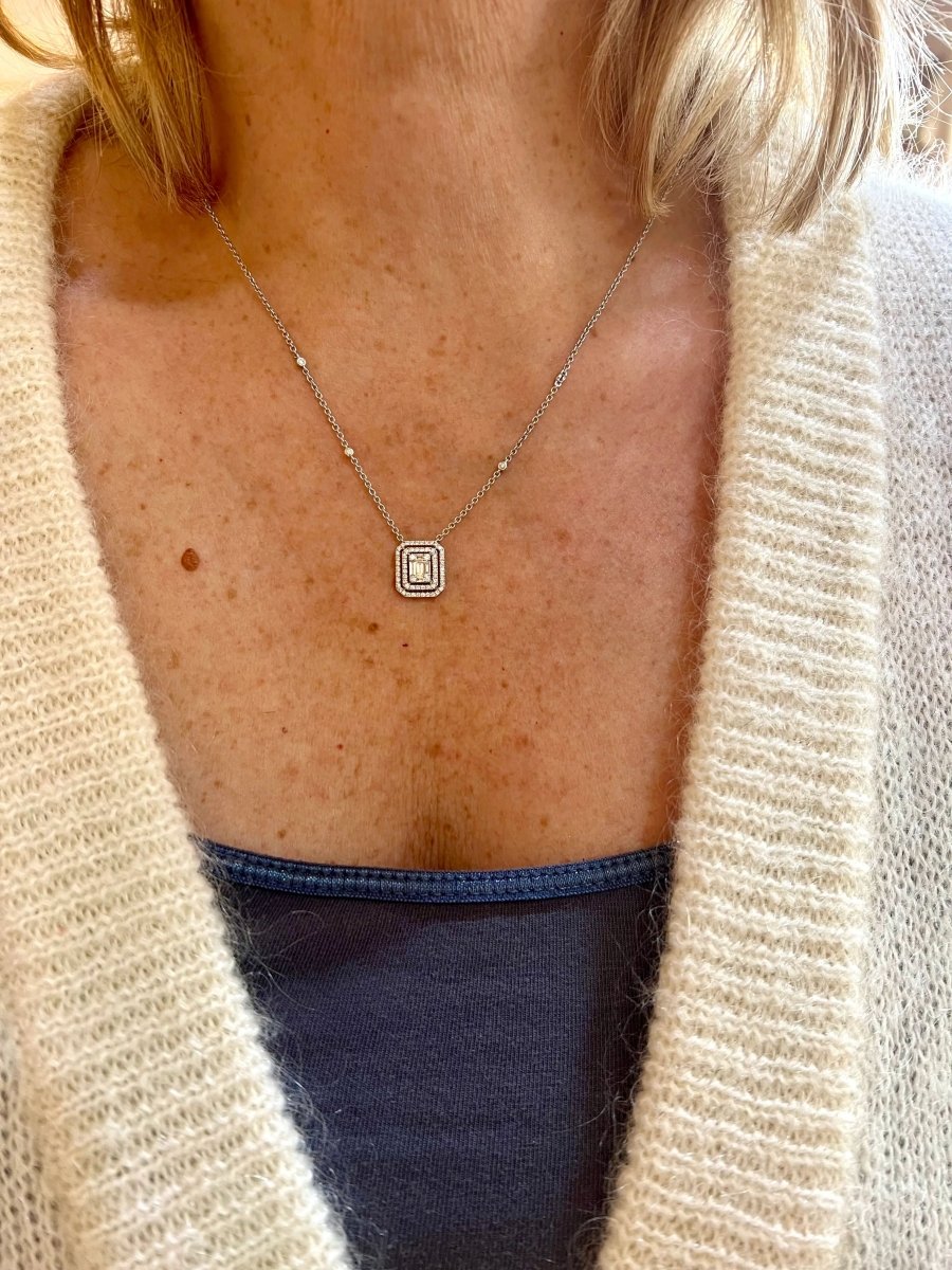 Collier Diamants Effet Taille Emeraude Or Gris 18 Carats - Castafiore