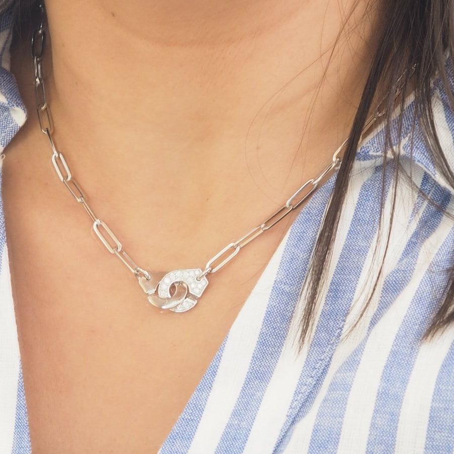 Collier Dinh Van Menottes R12 Or Blanc et Diamants - Castafiore