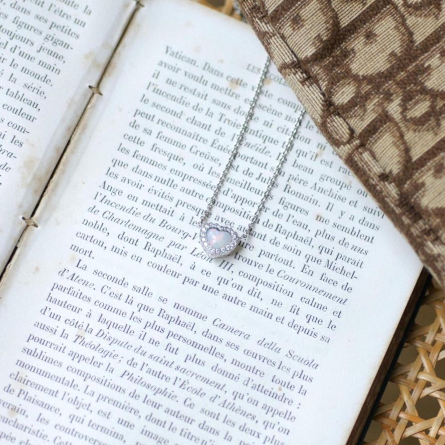 Collier Dior Happy Birth Coeur Opale et Diamants sur Or Blanc - Castafiore