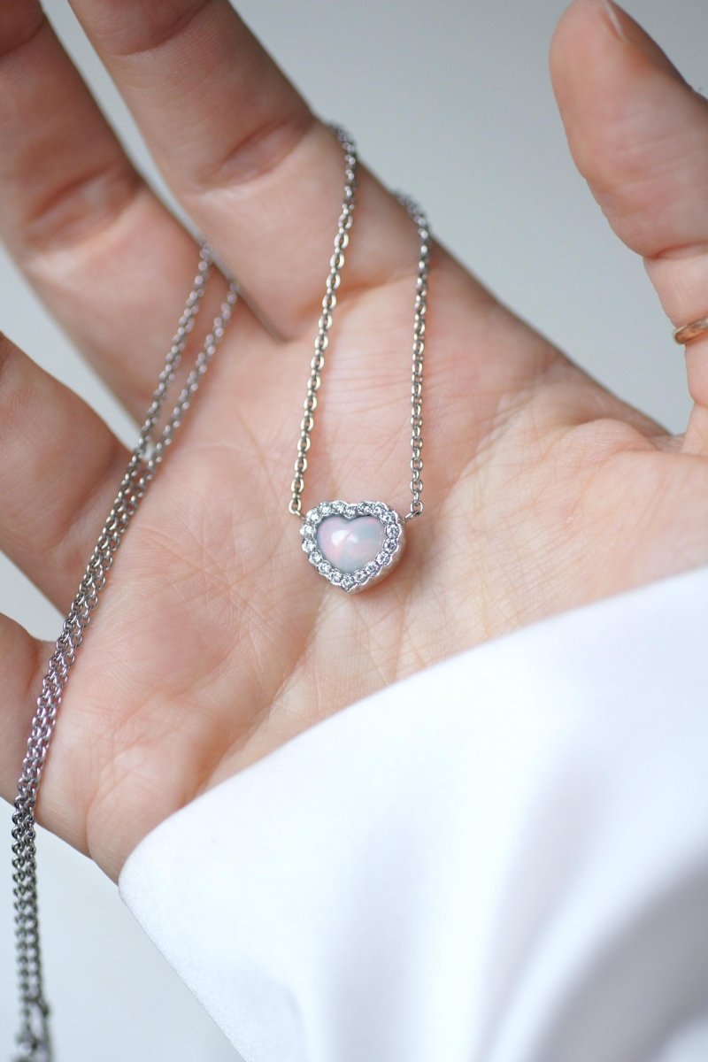 Collier Dior Happy Birth Coeur Opale et Diamants sur Or Blanc - Castafiore