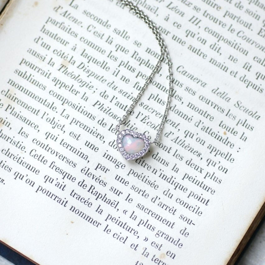 Collier Dior Happy Birth Coeur Opale et Diamants sur Or Blanc - Castafiore