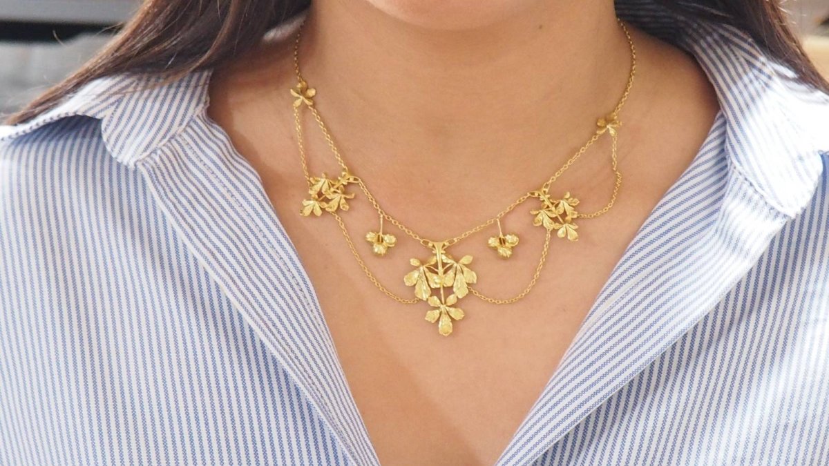 Collier draperie ancien en or jaune - Castafiore