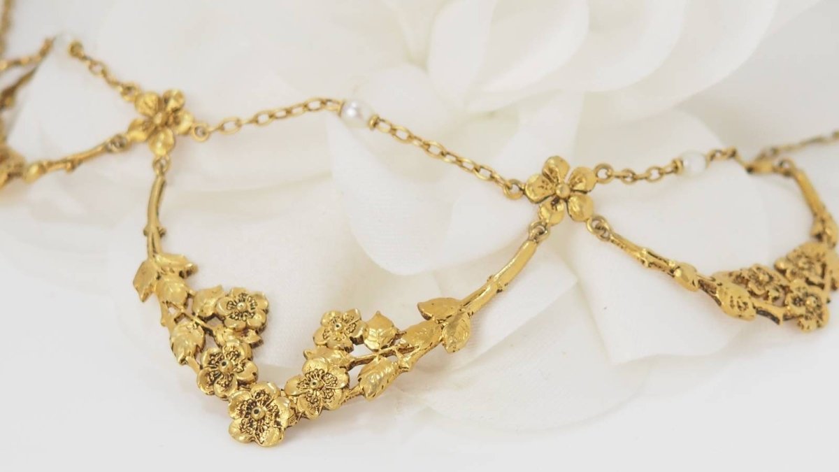 Collier draperie début XIXème siècle en or jaune et perles - Castafiore