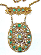 Collier en or 18 carats en émeraudes et perles fines.Epoque Napoléon III - Castafiore